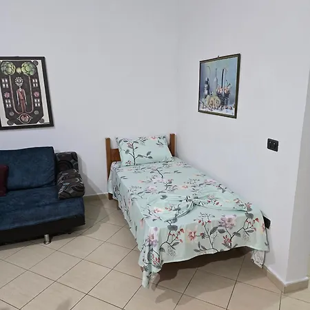 Center Apartment *